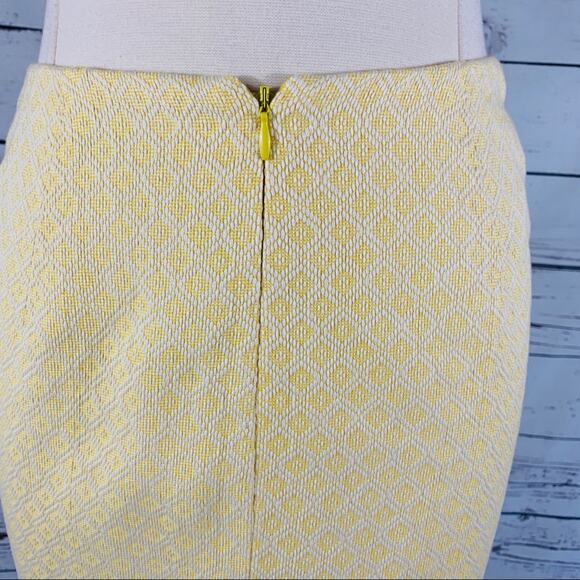 Le Suit Yellow Pencil Skirt ribbon - Picture 5 of 7